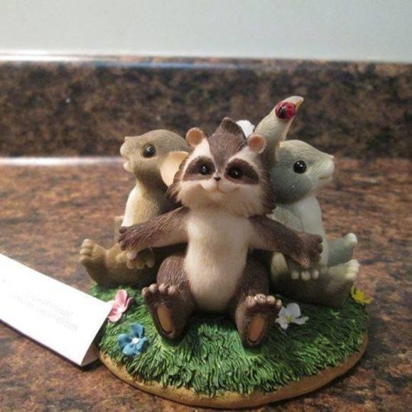 Circle of Friends - Charming Tails Figurine - Picture 4 of 7